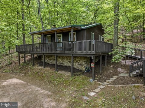 Photo of 98 Ore Trail, BERKELEY SPRINGS, WV 25411 (MLS # WVMO2007630)