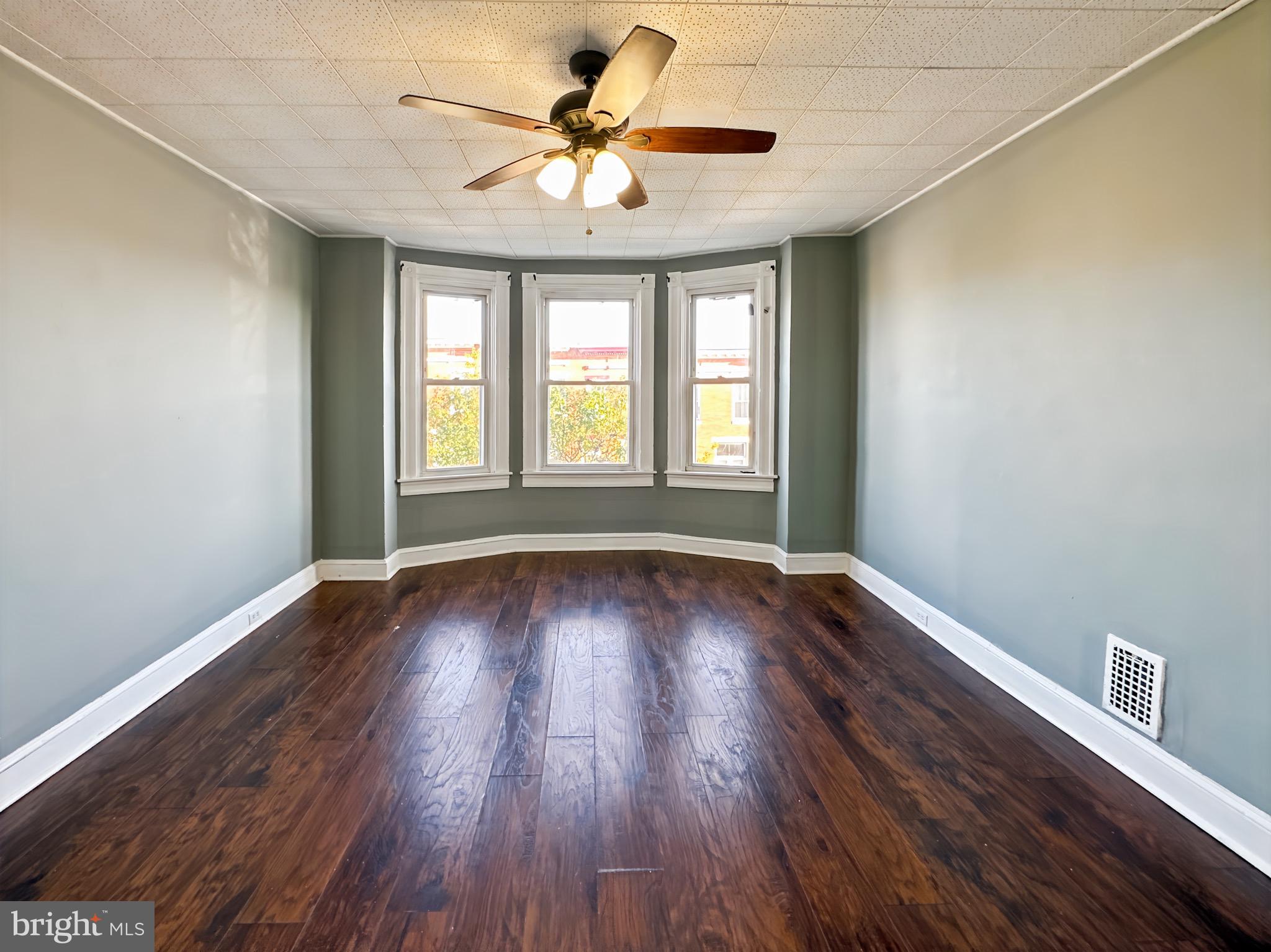 ELLWOOD PARK - Residential