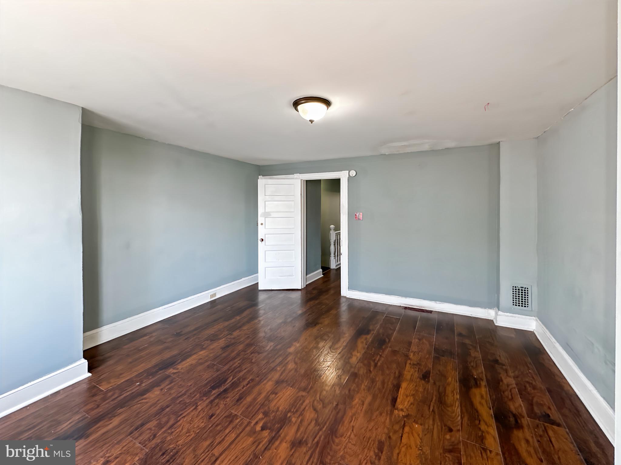 ELLWOOD PARK - Residential