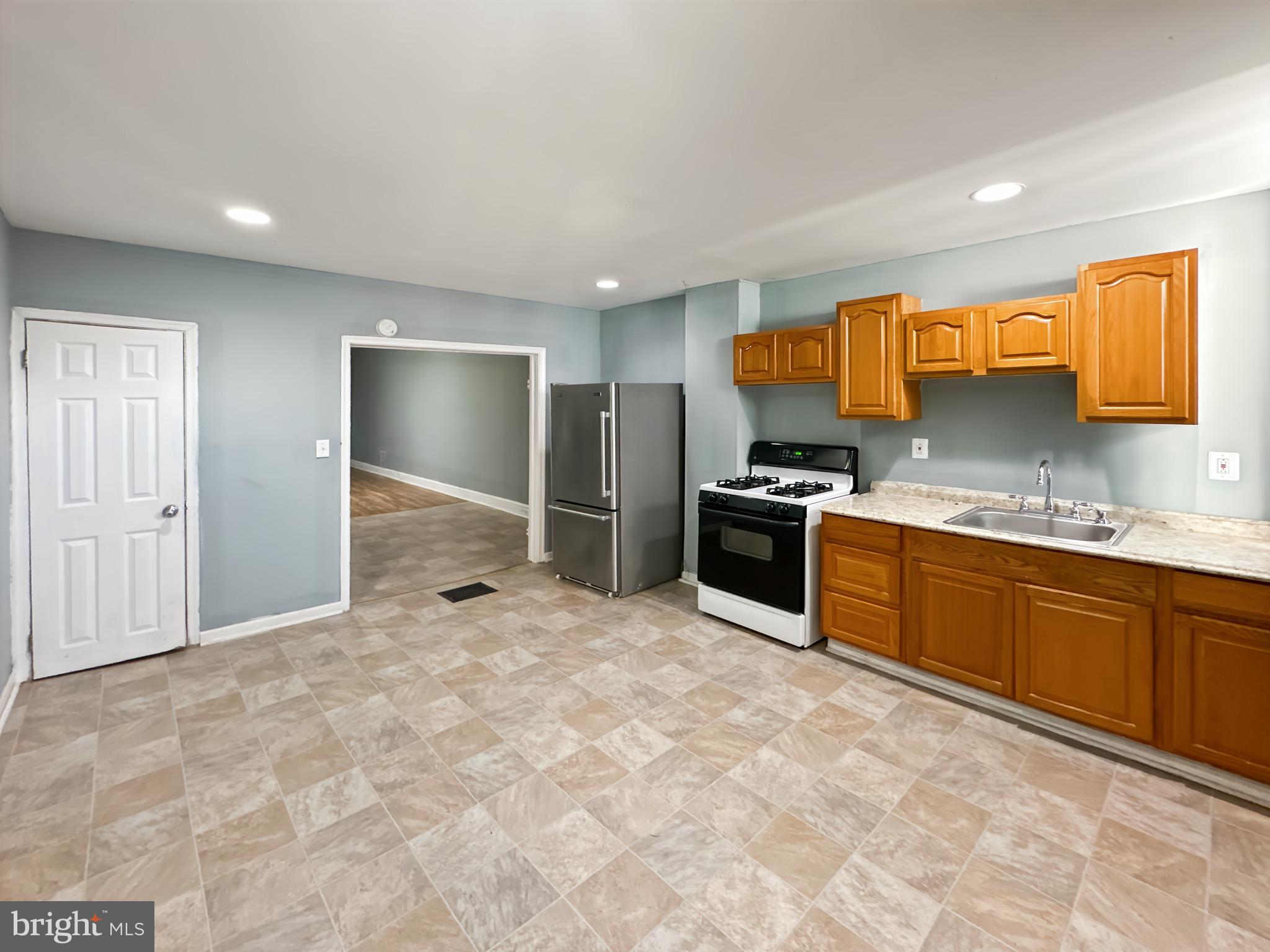 ELLWOOD PARK - Residential