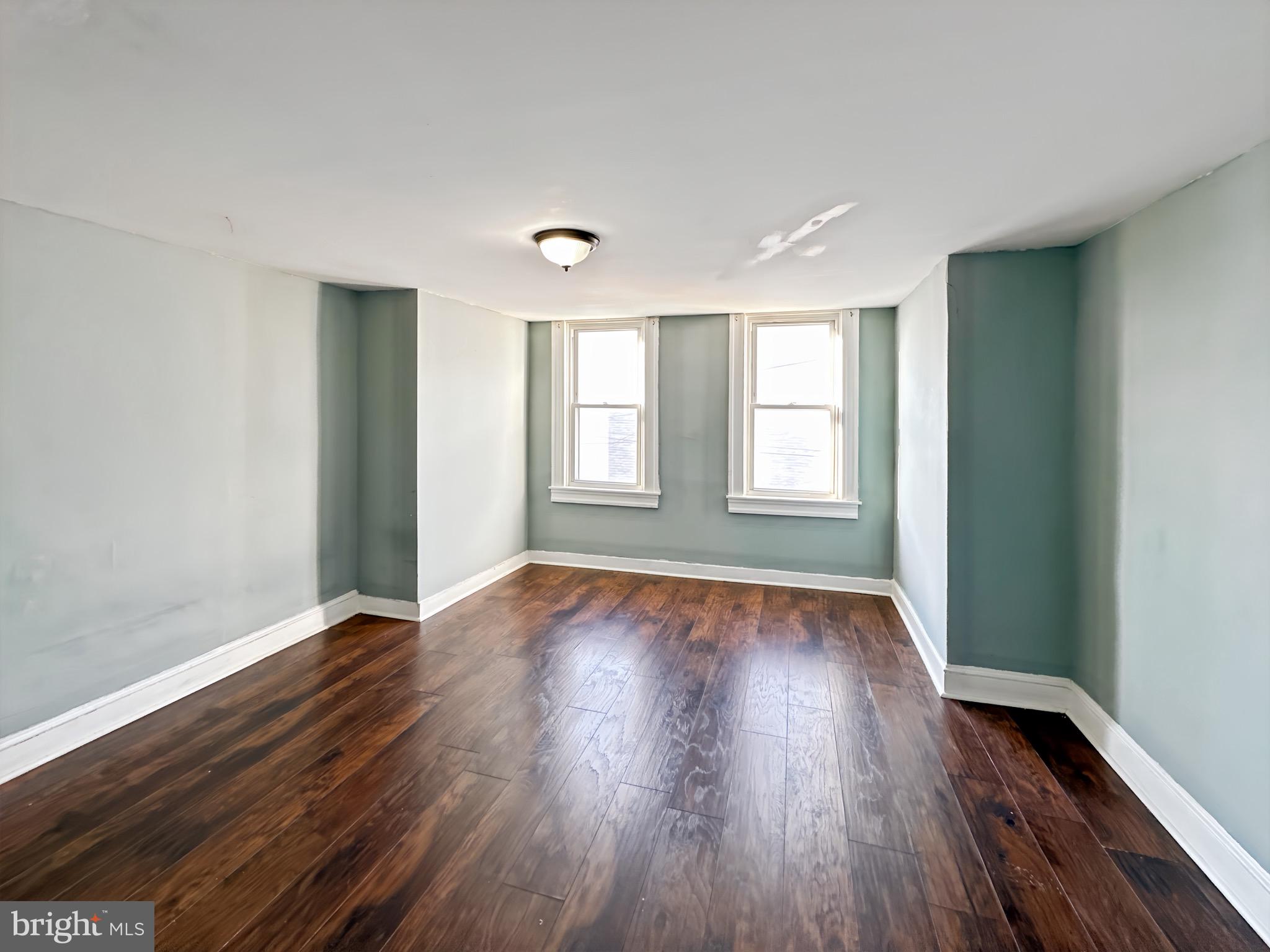 ELLWOOD PARK - Residential