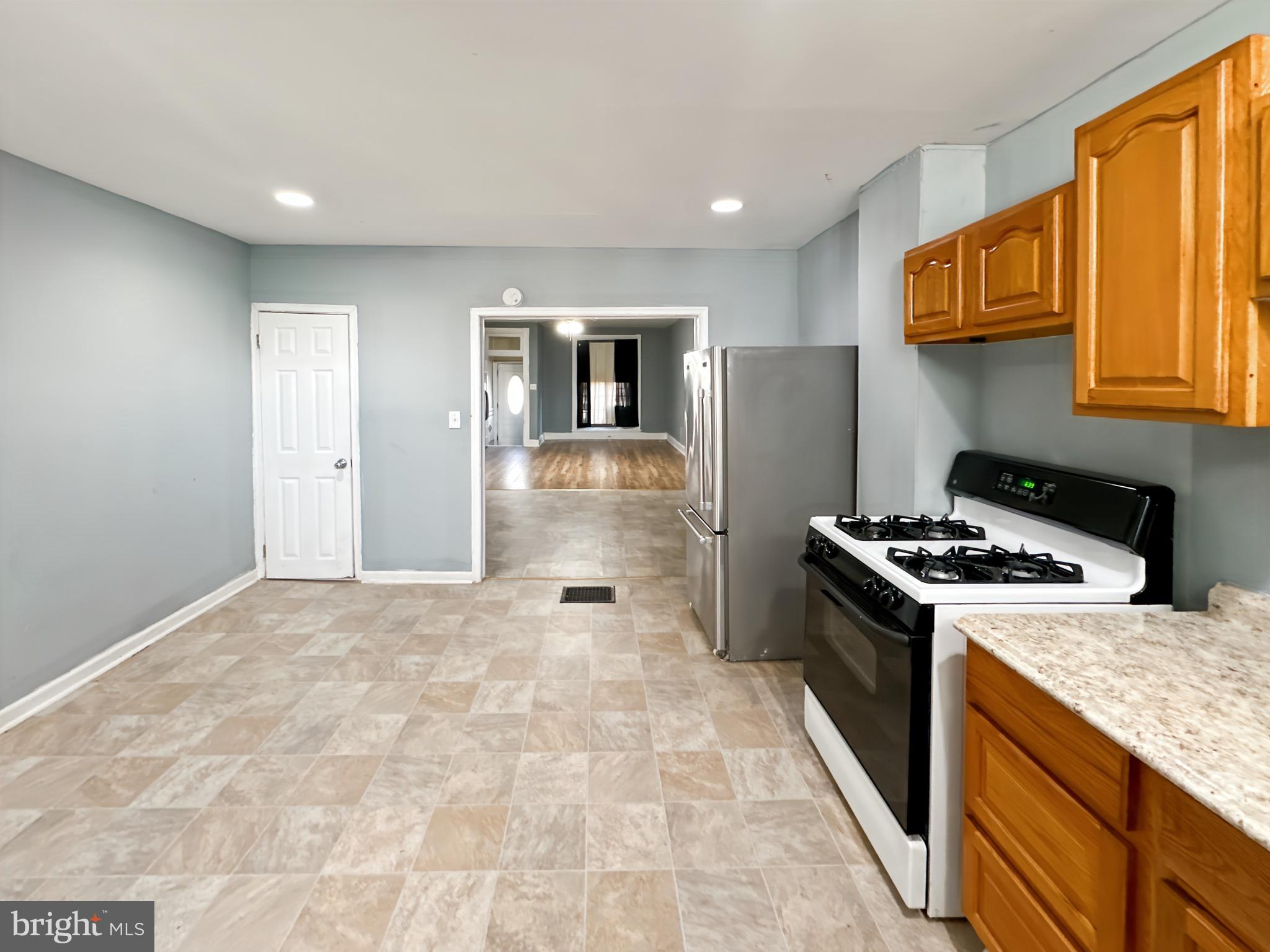 ELLWOOD PARK - Residential