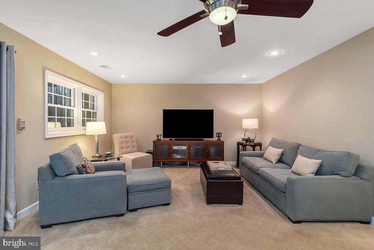 LANDMARK MEWS - Residential Lease