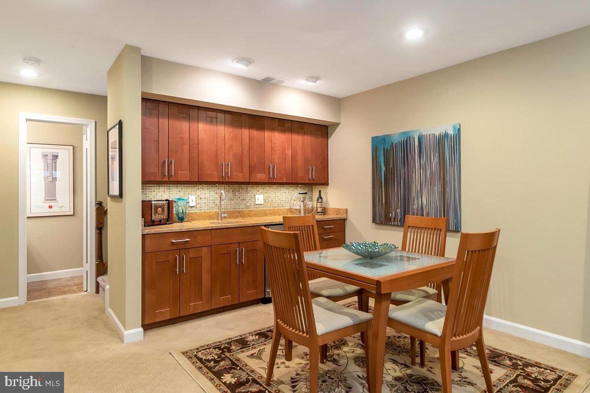 LANDMARK MEWS - Residential Lease