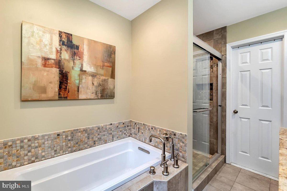 LANDMARK MEWS - Residential Lease