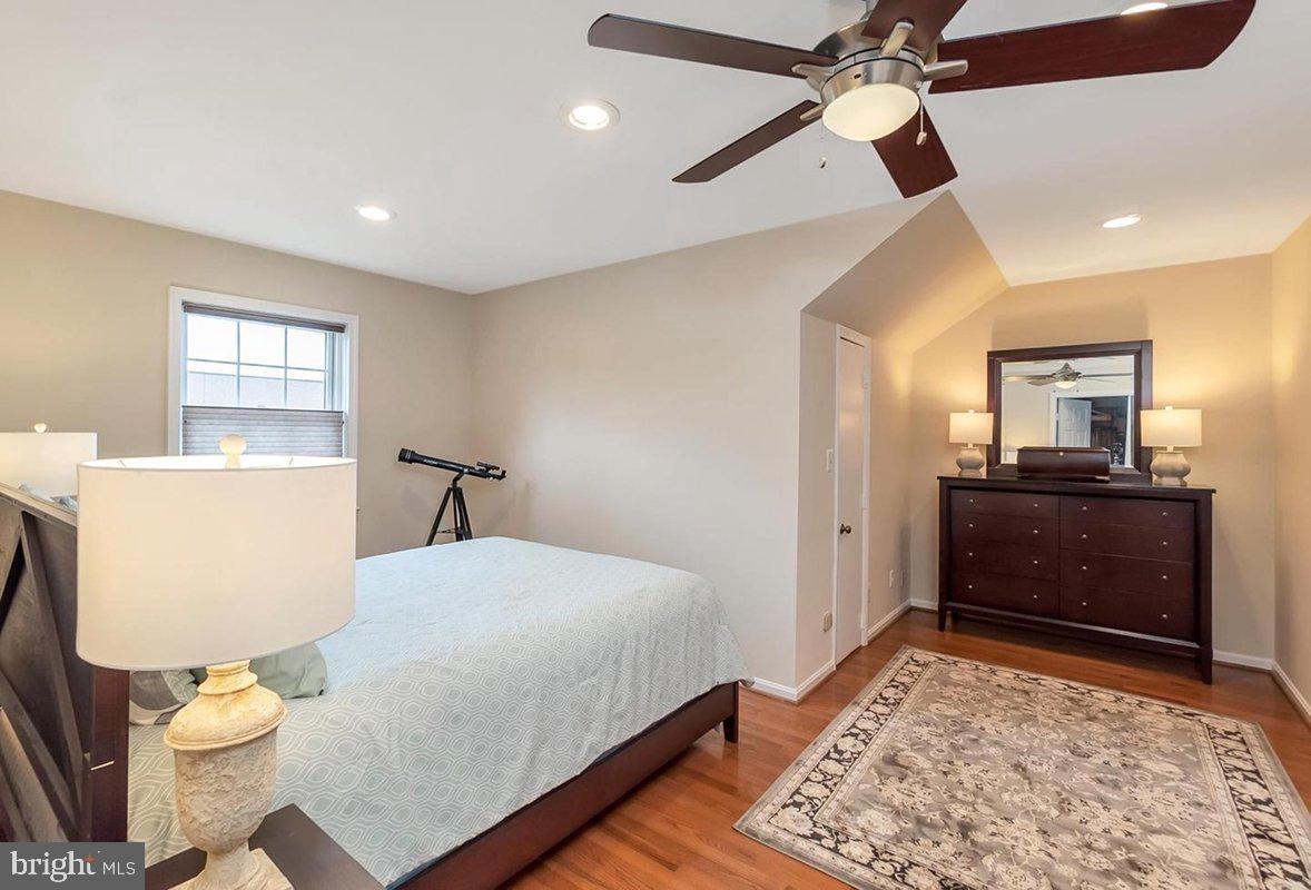 LANDMARK MEWS - Residential Lease