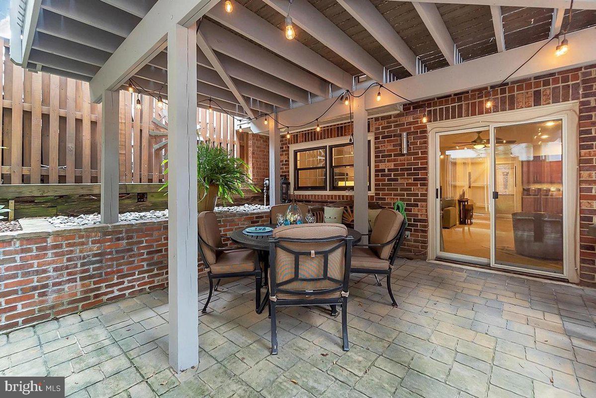 LANDMARK MEWS - Residential Lease