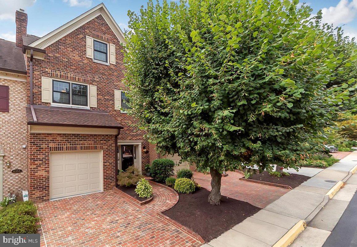 LANDMARK MEWS - Residential Lease