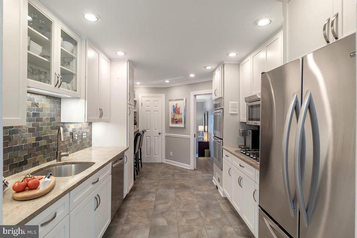 LANDMARK MEWS - Residential Lease