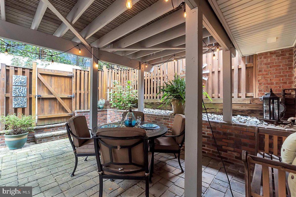 LANDMARK MEWS - Residential Lease