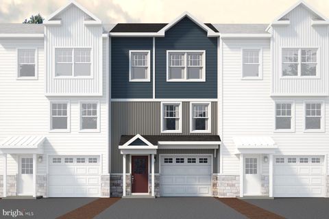 Townhouse For Sale - 125 Phoebe Road<br/> PORT MATILDA, PA 16870