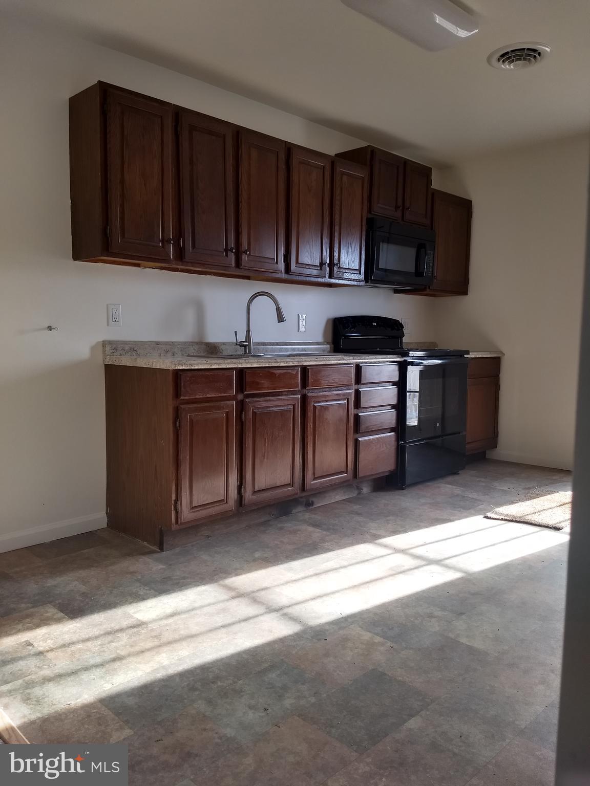 ROYALTON - Residential Lease