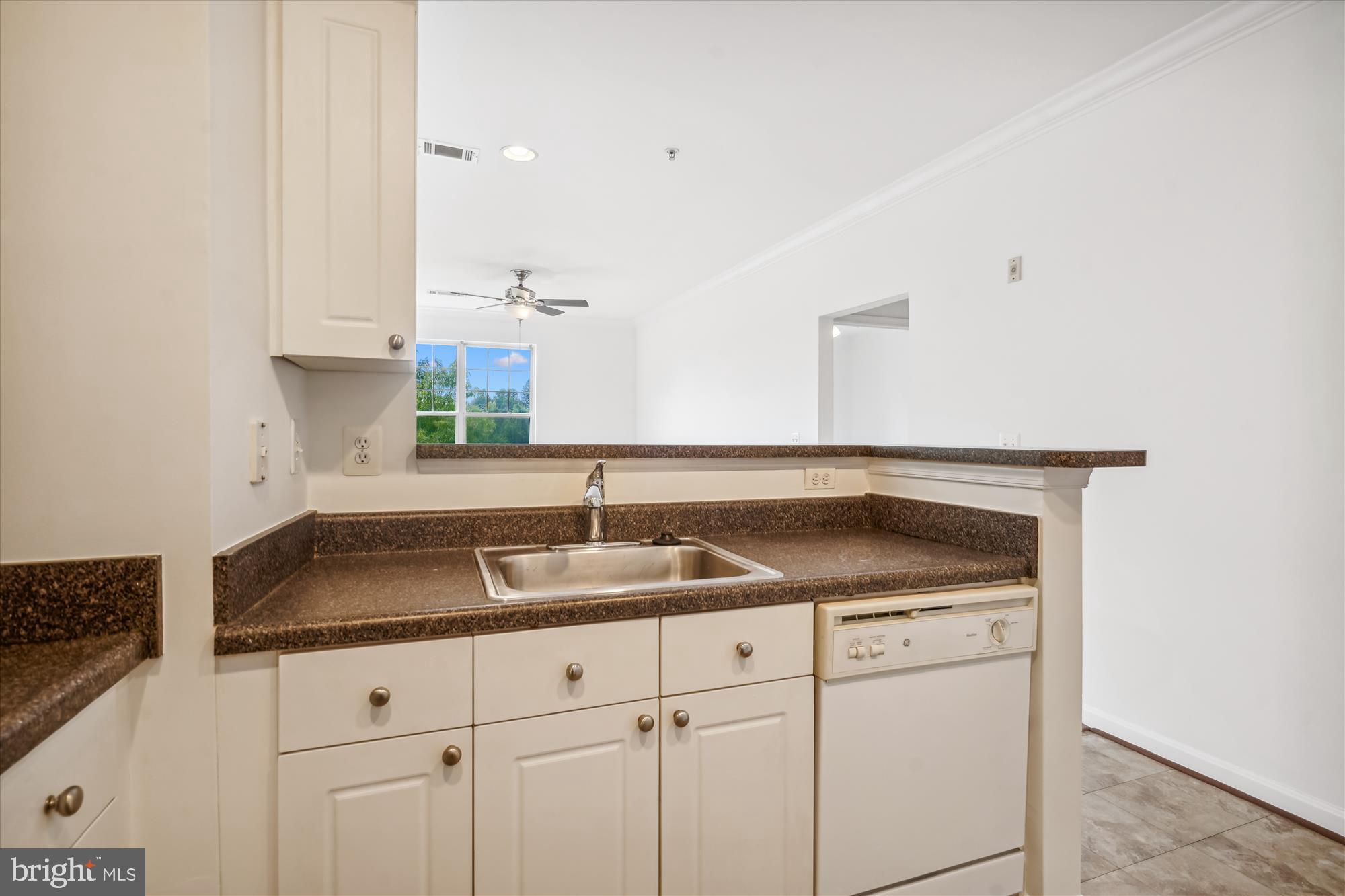 FAIRFAX RIDGE CONDOS - Residential Lease