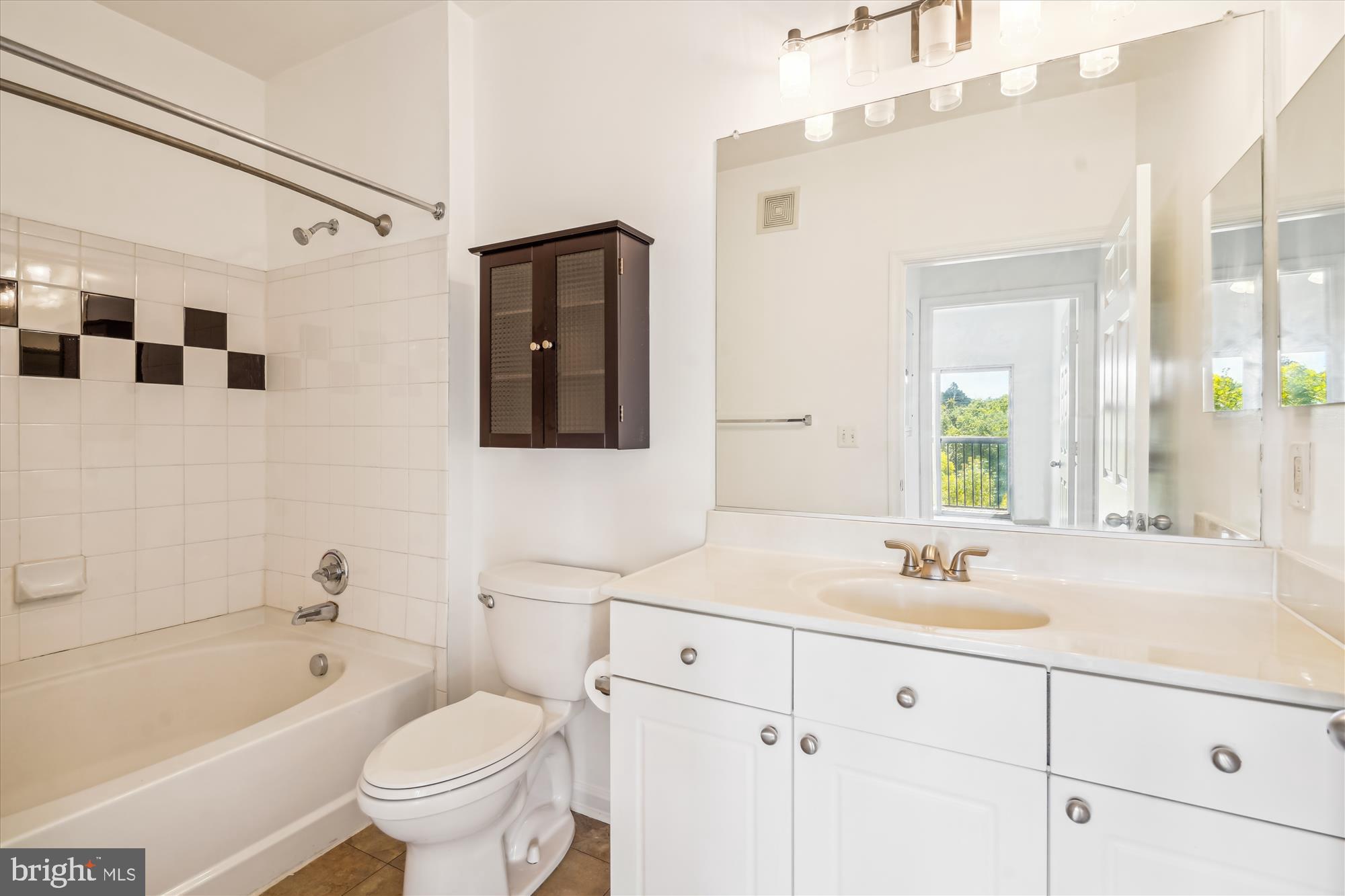 FAIRFAX RIDGE CONDOS - Residential Lease