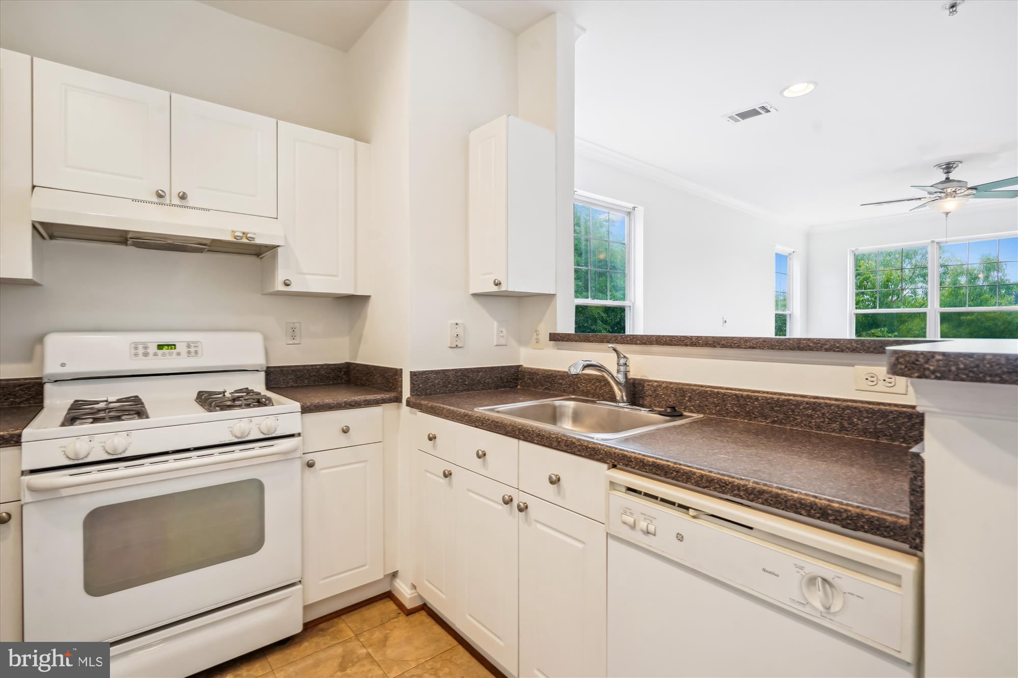 FAIRFAX RIDGE CONDOS - Residential Lease