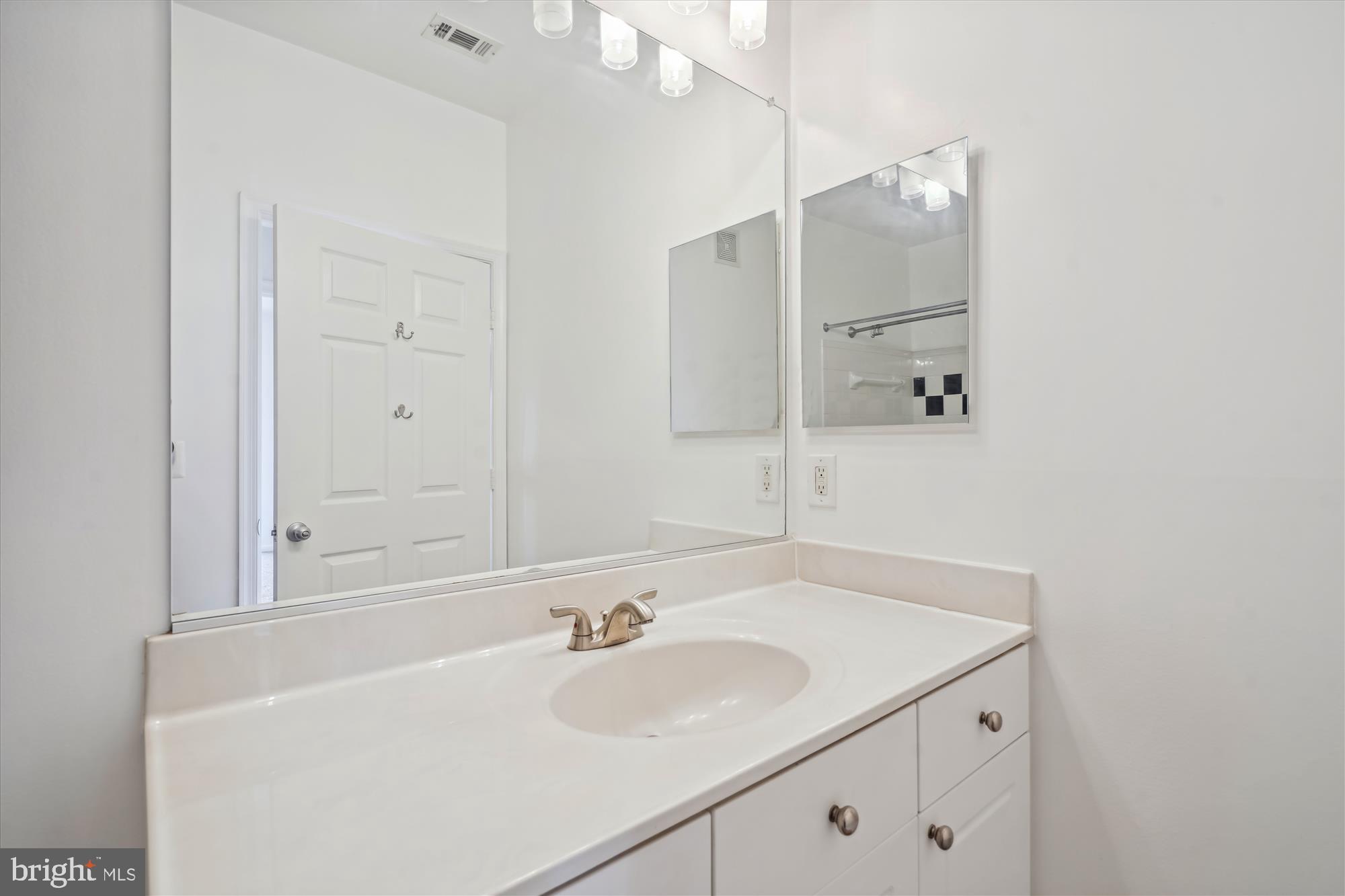 FAIRFAX RIDGE CONDOS - Residential Lease