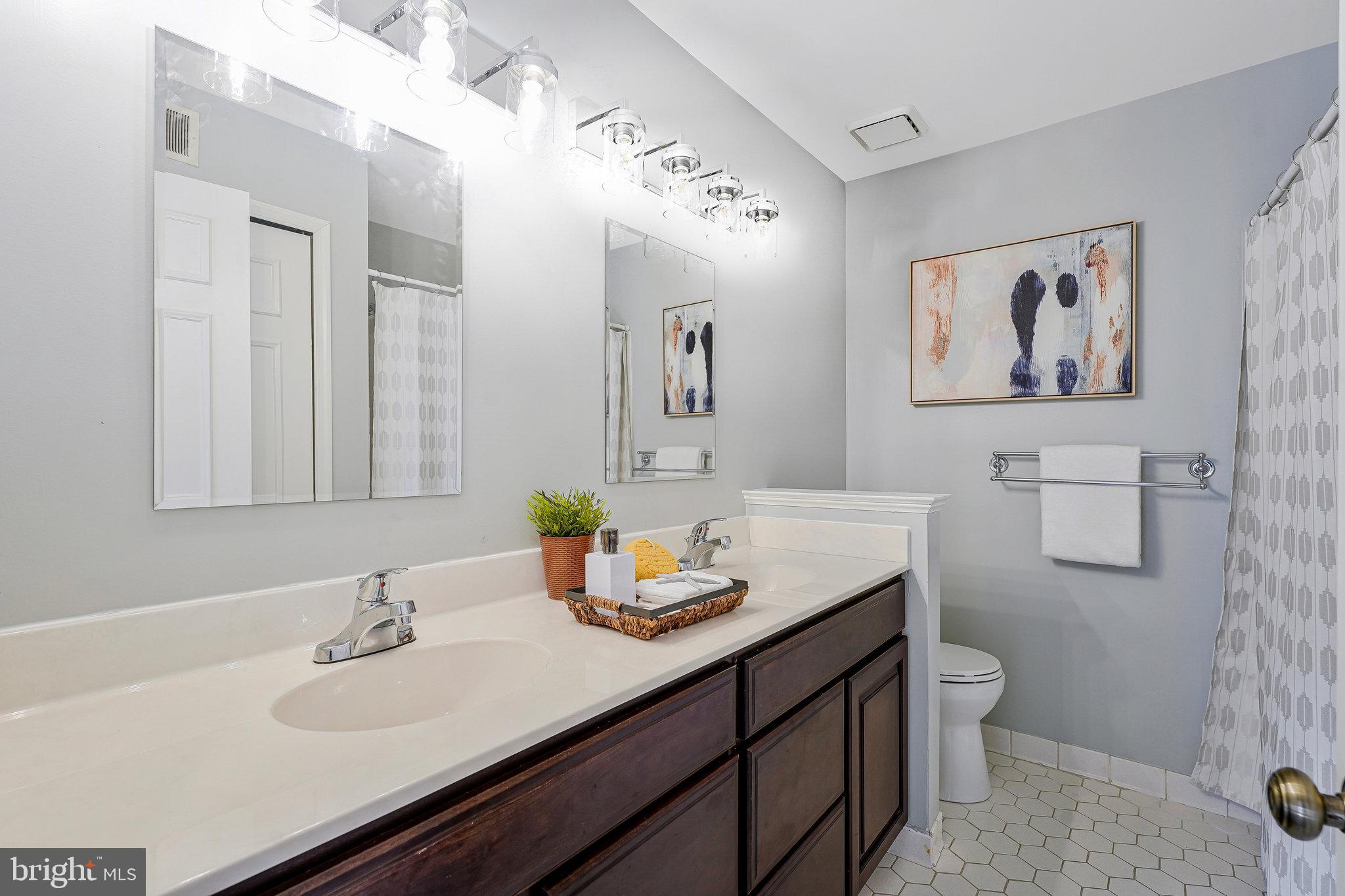 OAKTON GLEN - Residential