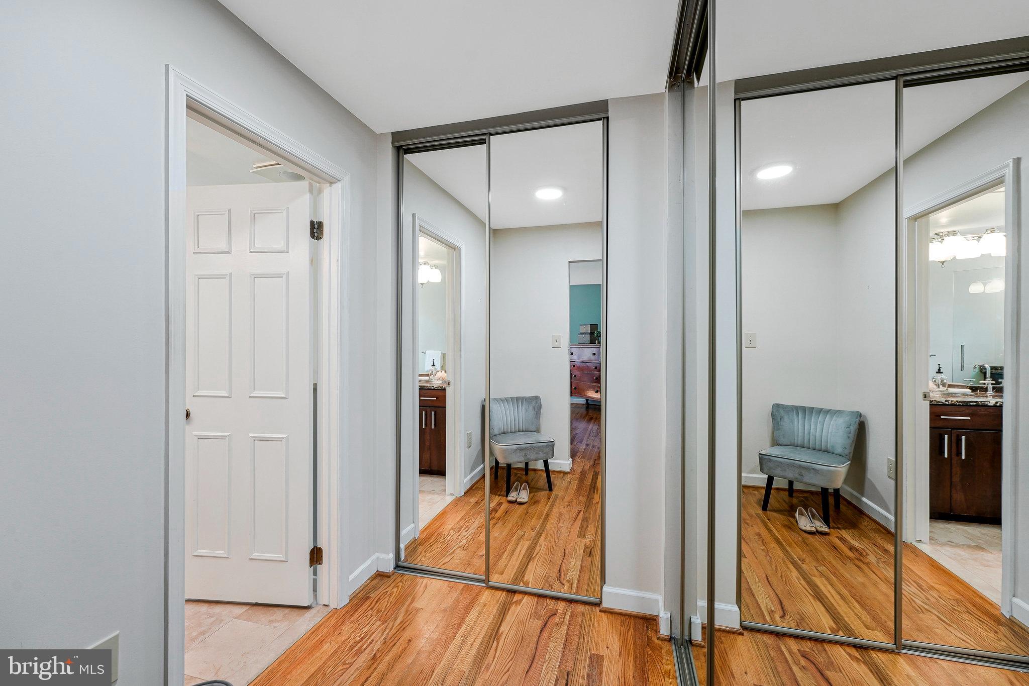 OAKTON GLEN - Residential