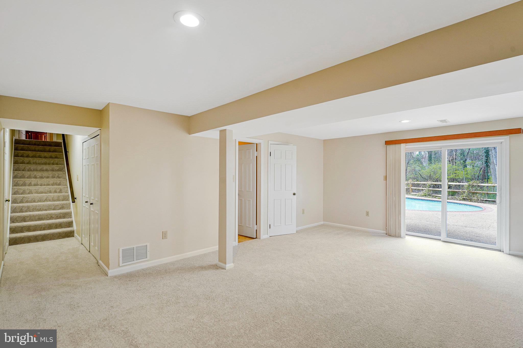 OAKTON GLEN - Residential