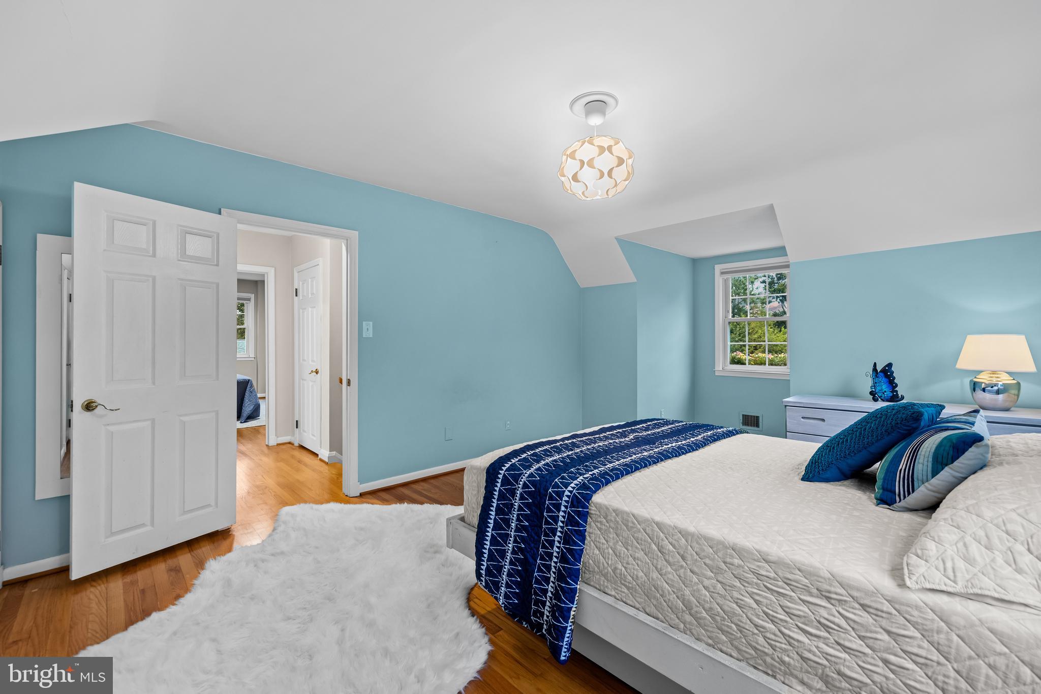 NORTHAMPTON - Residential