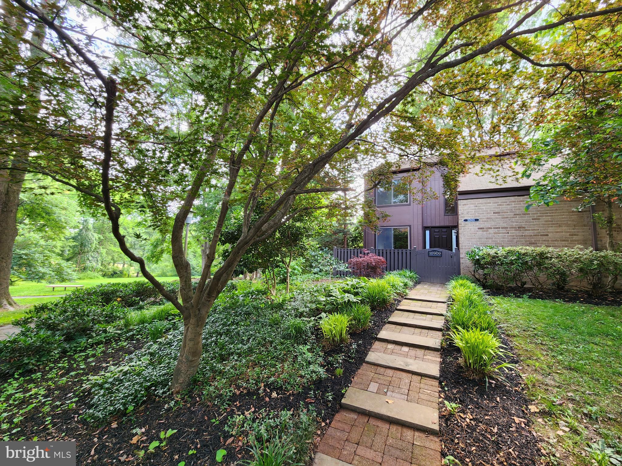 10909 KNIGHTS BRIDGE COURT