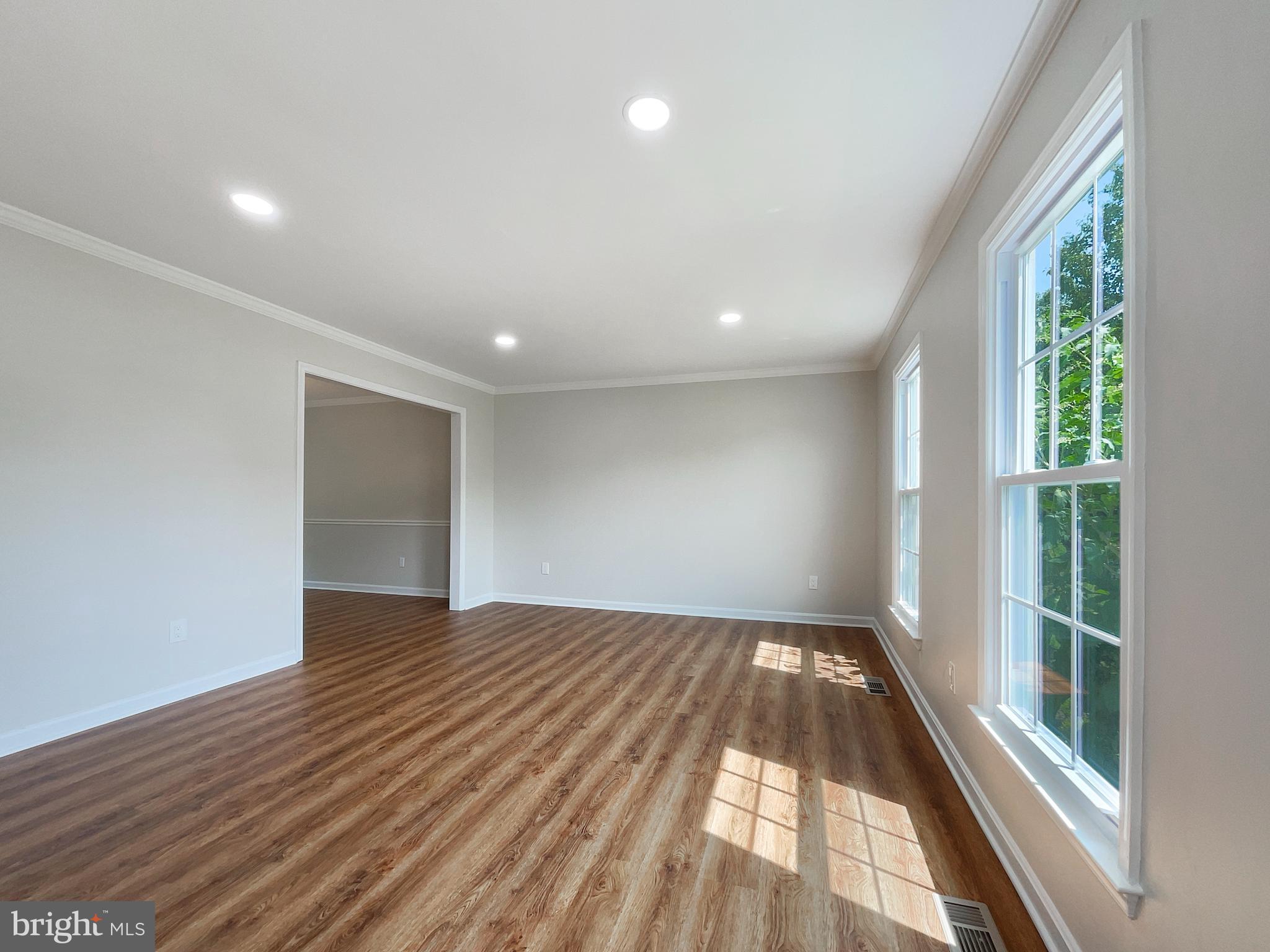 COUNTRY CLUB MANOR - Residential