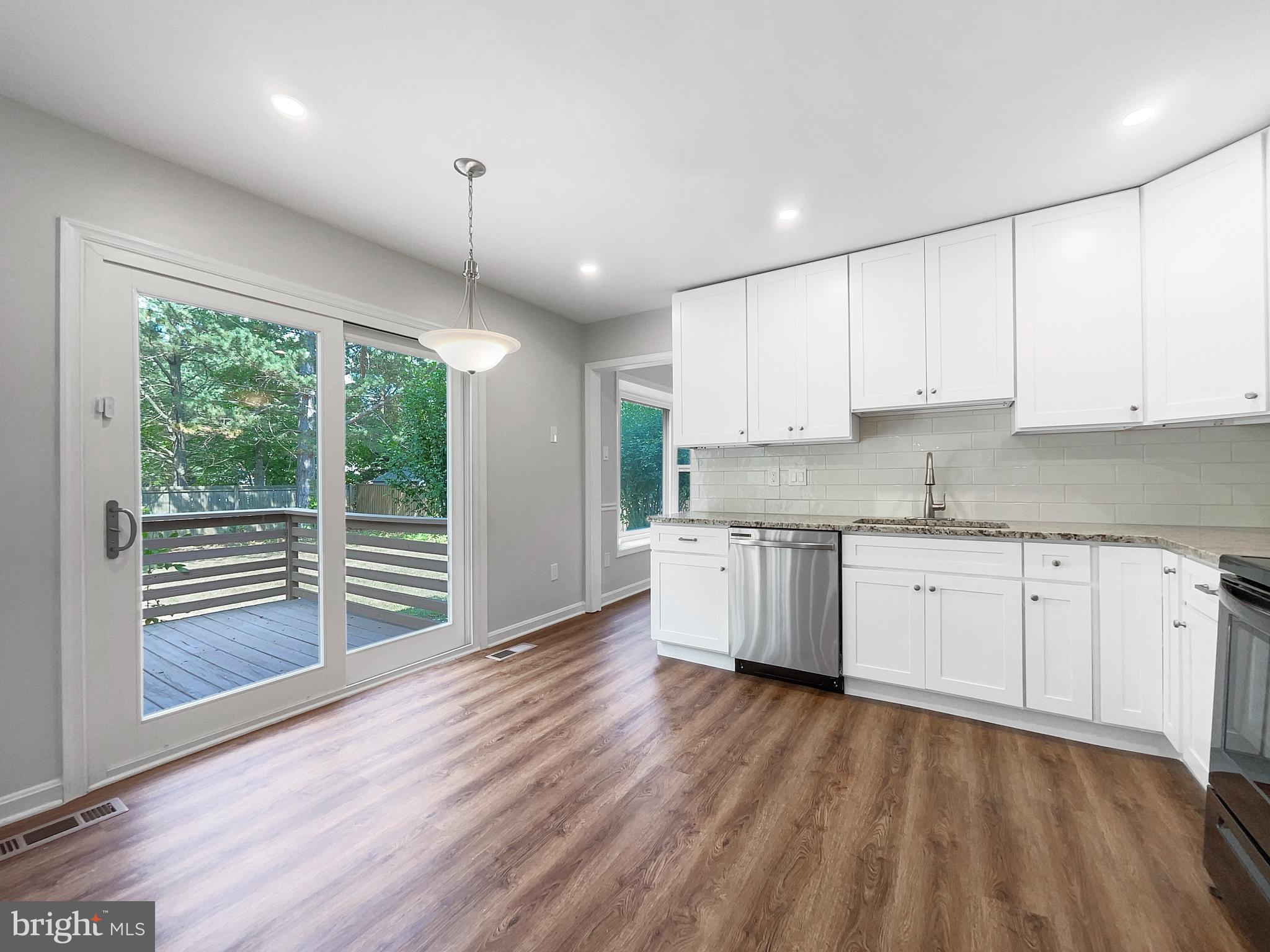 COUNTRY CLUB MANOR - Residential