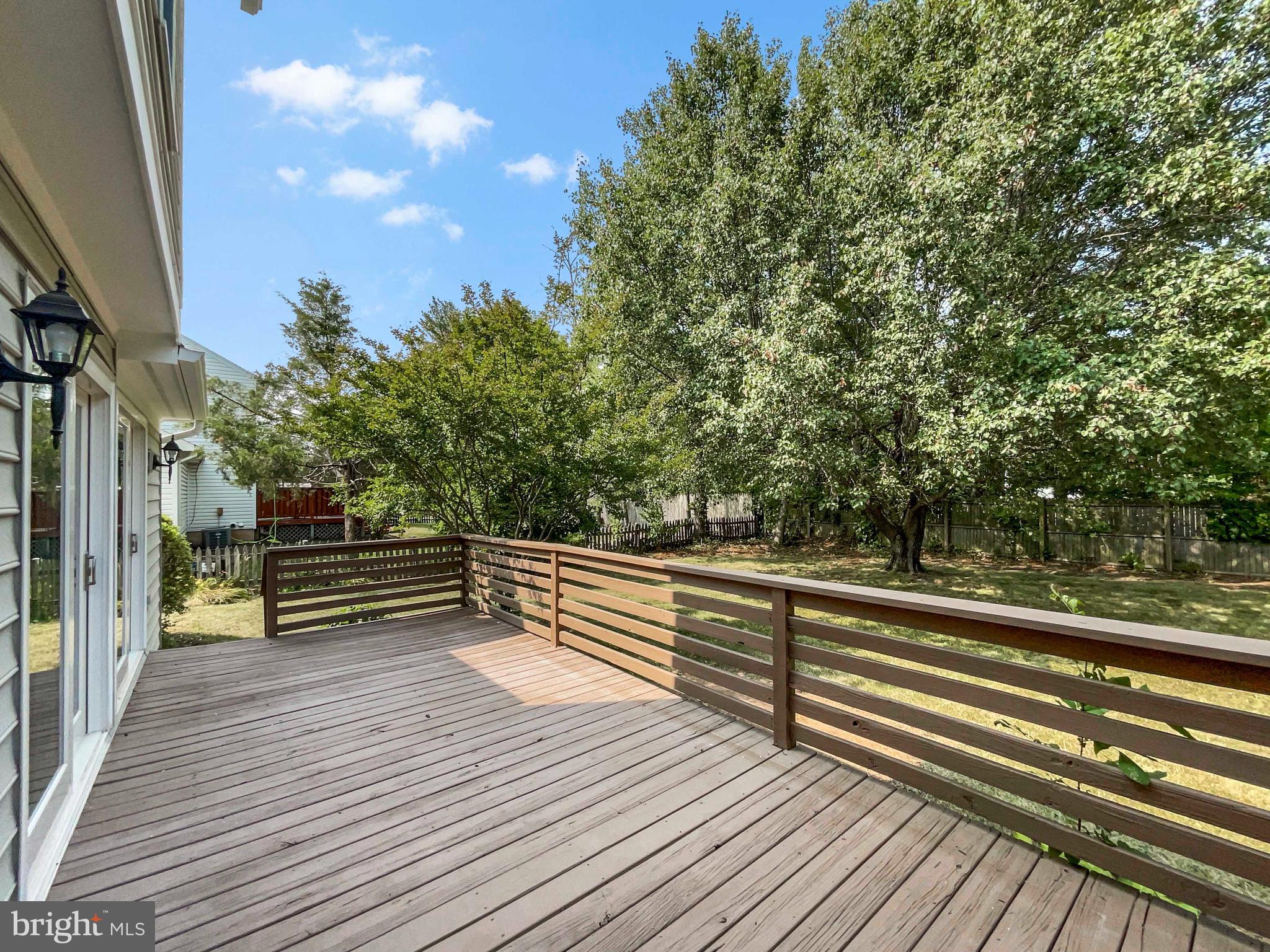 COUNTRY CLUB MANOR - Residential