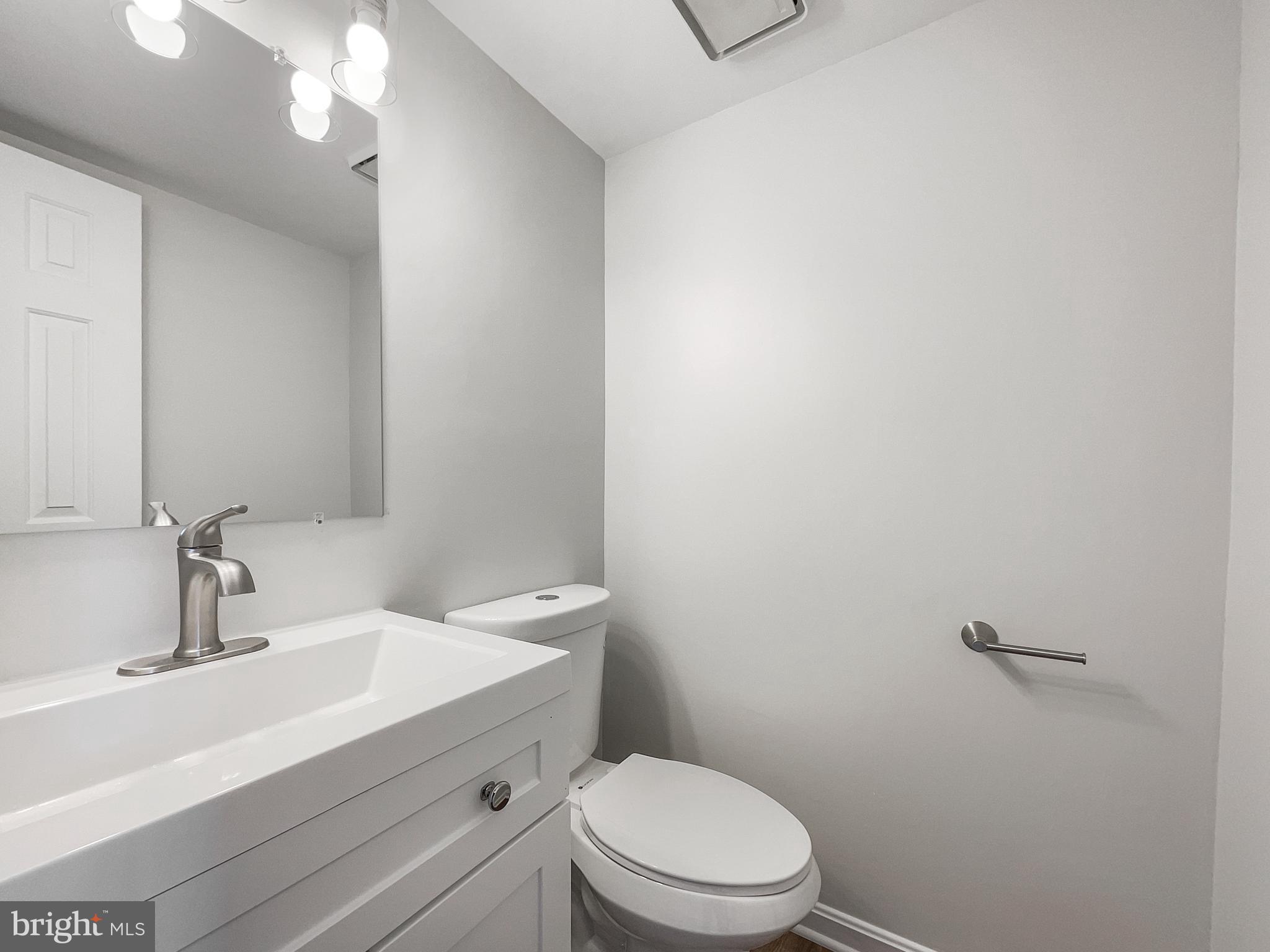 COUNTRY CLUB MANOR - Residential