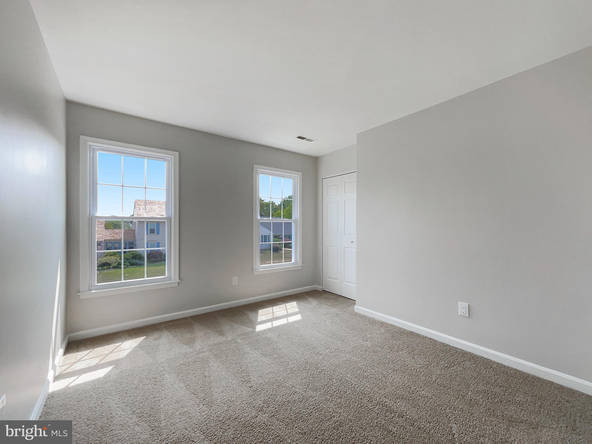 COUNTRY CLUB MANOR - Residential