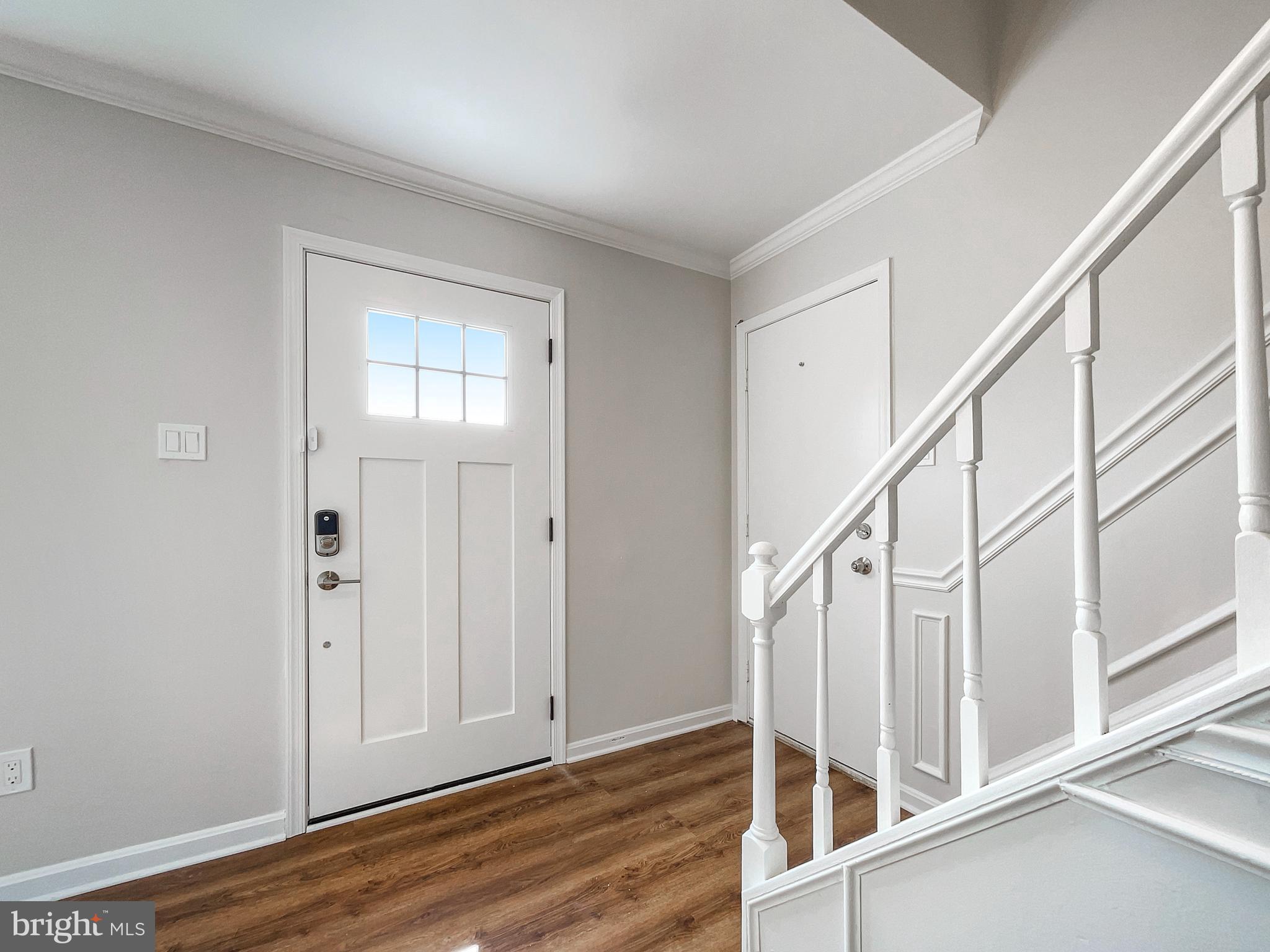 COUNTRY CLUB MANOR - Residential