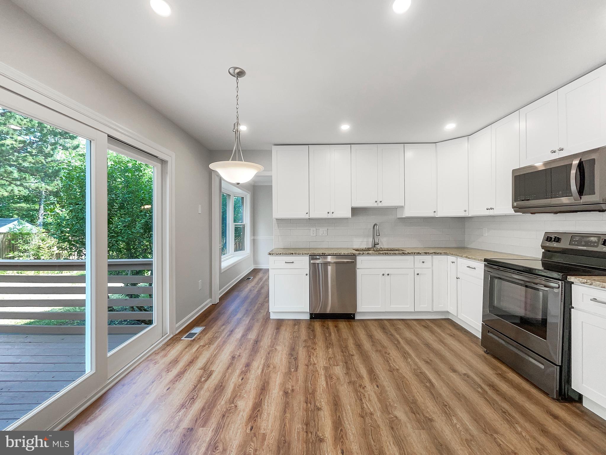 COUNTRY CLUB MANOR - Residential