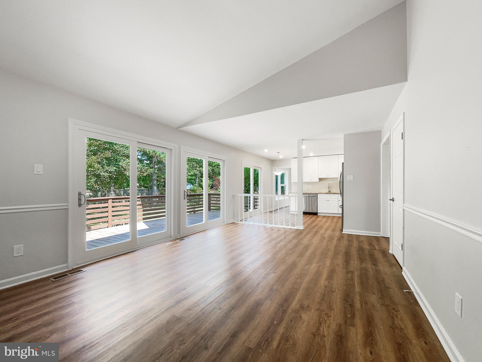 COUNTRY CLUB MANOR - Residential