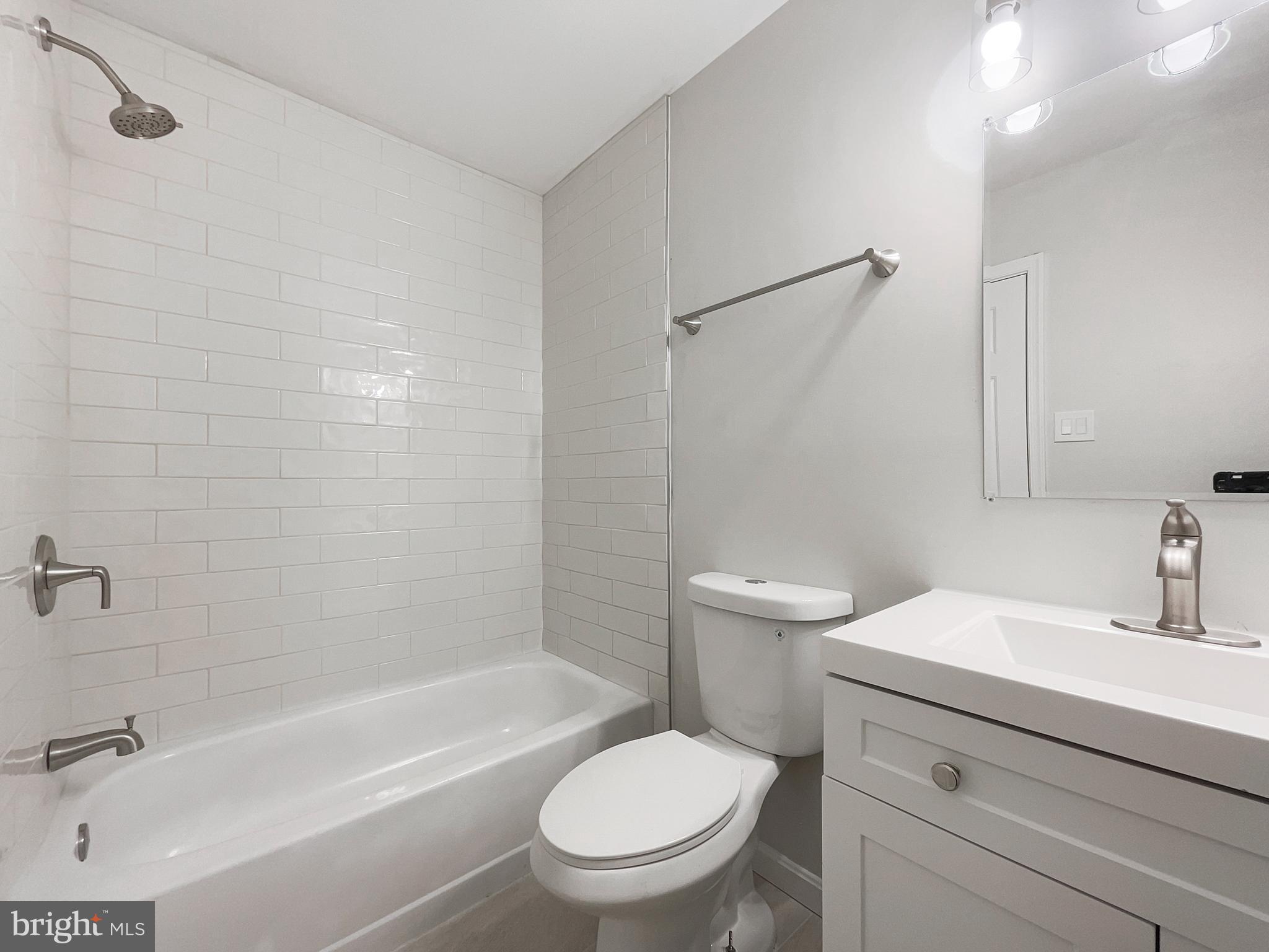 COUNTRY CLUB MANOR - Residential