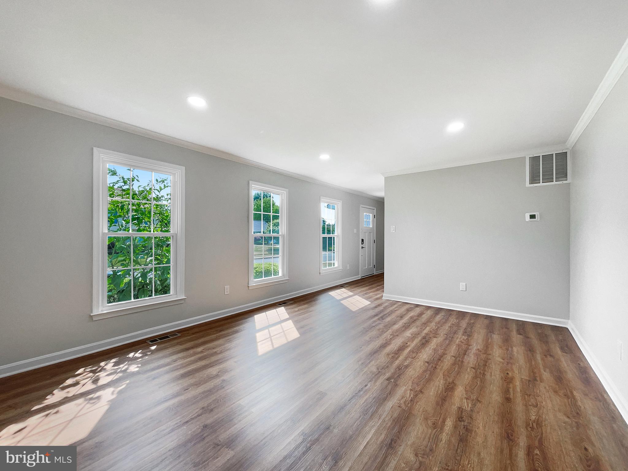 COUNTRY CLUB MANOR - Residential