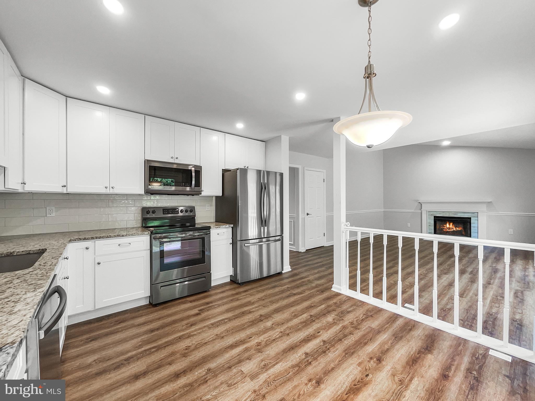 COUNTRY CLUB MANOR - Residential