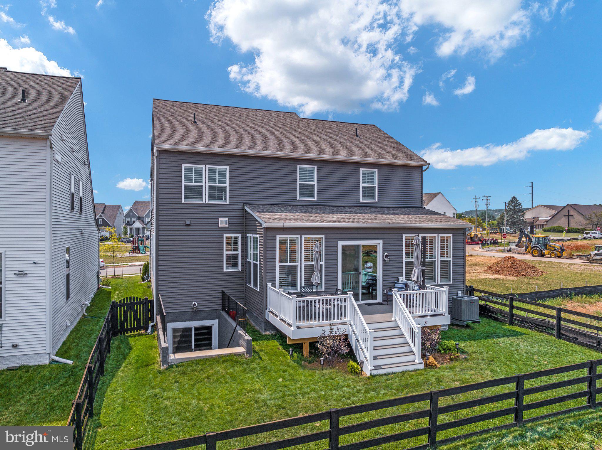 WHITE OAKS FARM - Residential