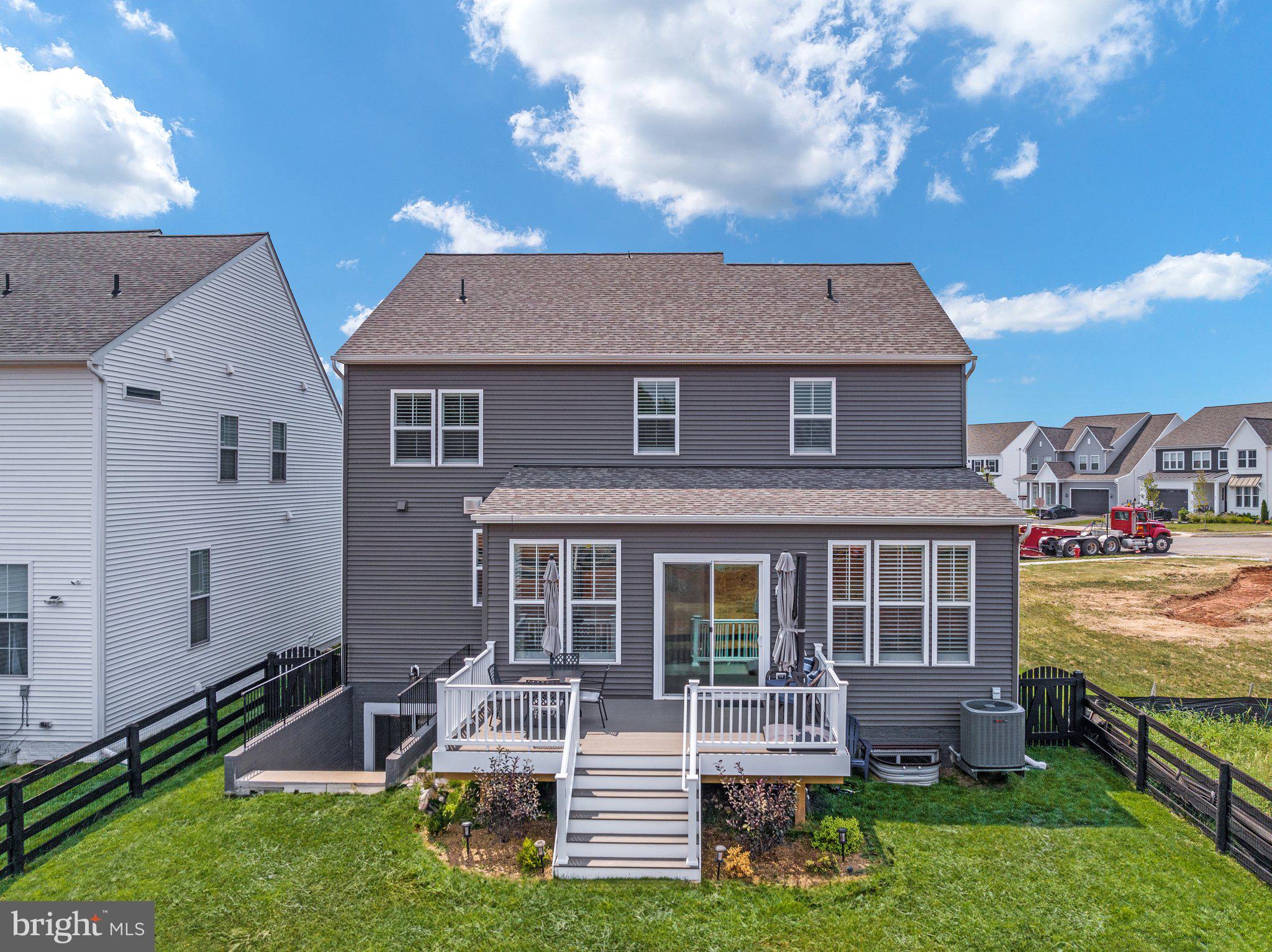 WHITE OAKS FARM - Residential