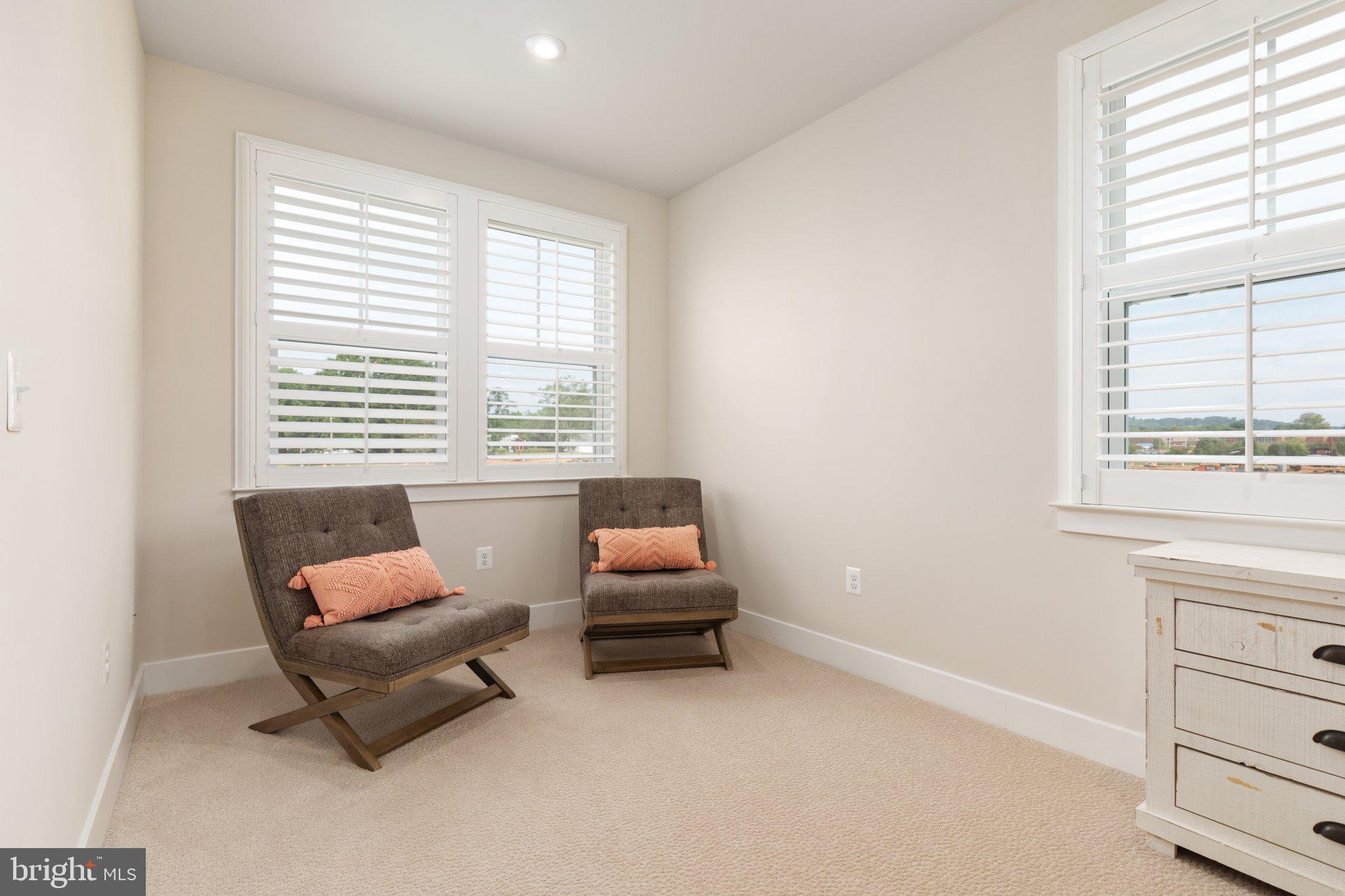 WHITE OAKS FARM - Residential