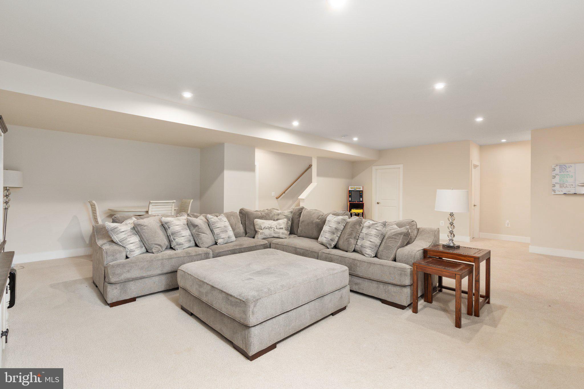 WHITE OAKS FARM - Residential