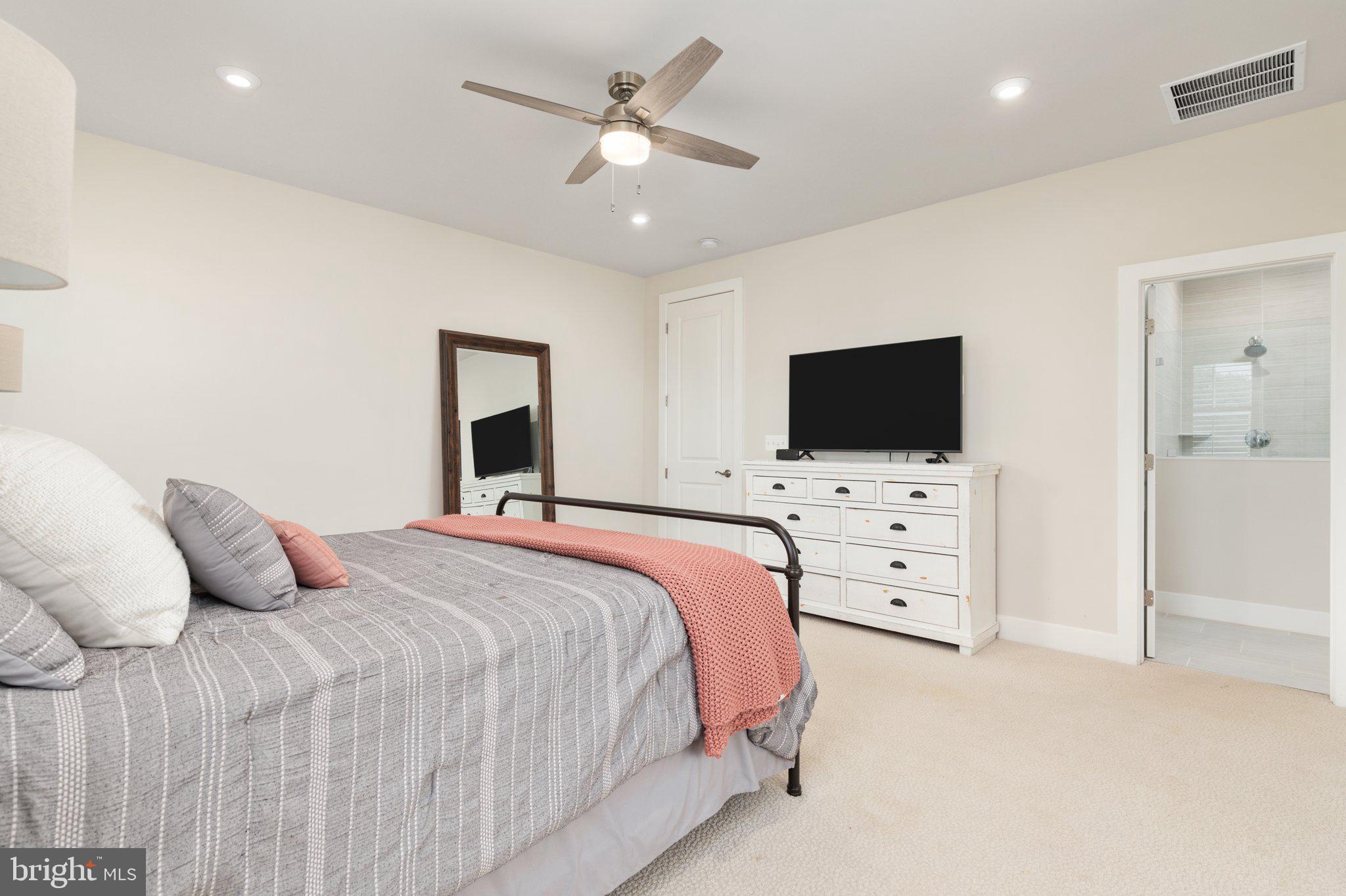 WHITE OAKS FARM - Residential