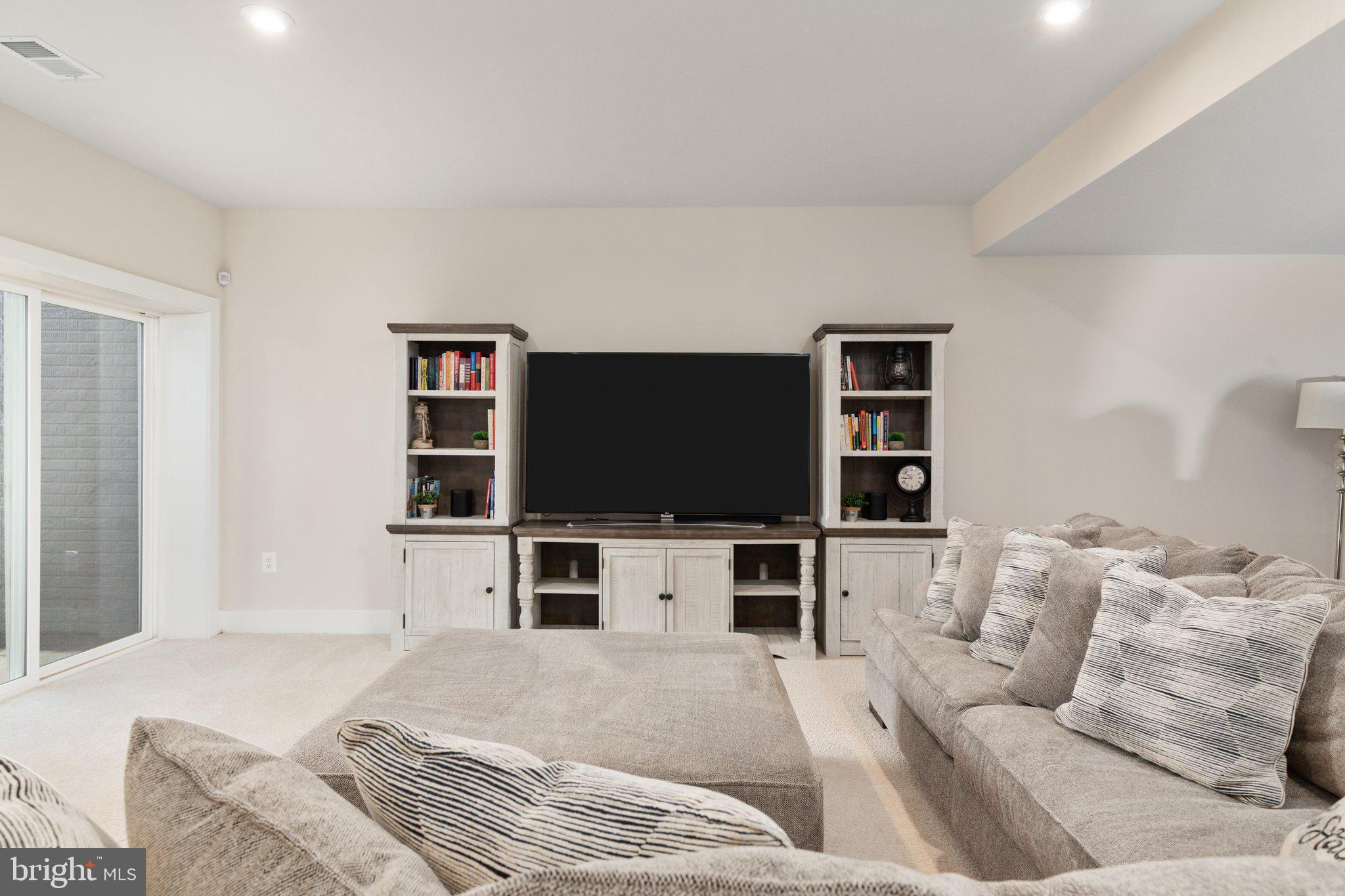 WHITE OAKS FARM - Residential