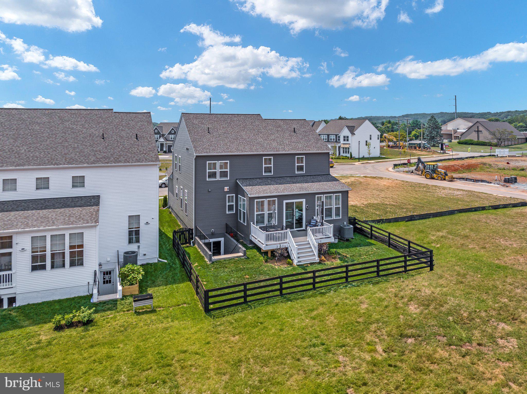 WHITE OAKS FARM - Residential
