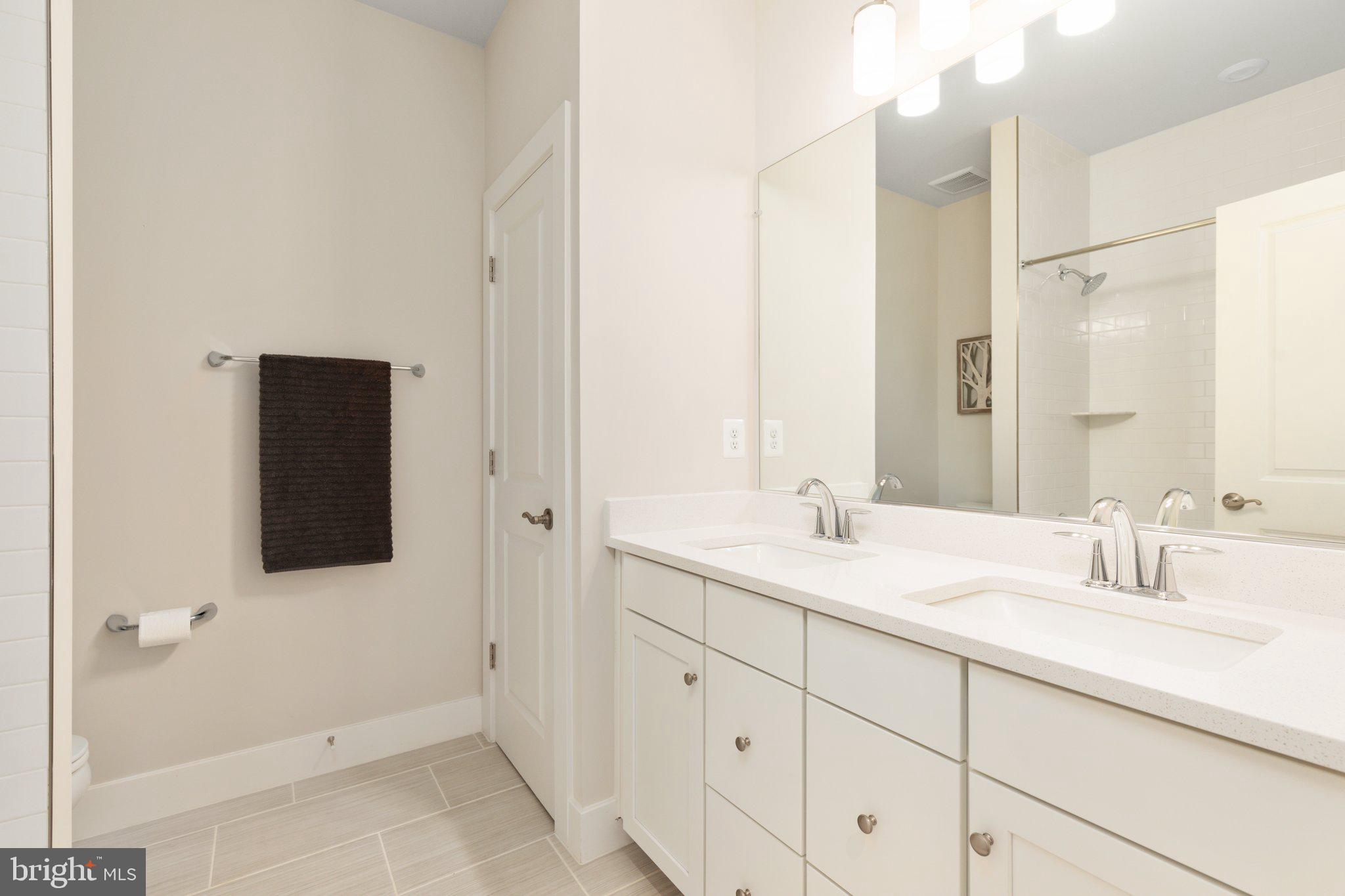 WHITE OAKS FARM - Residential