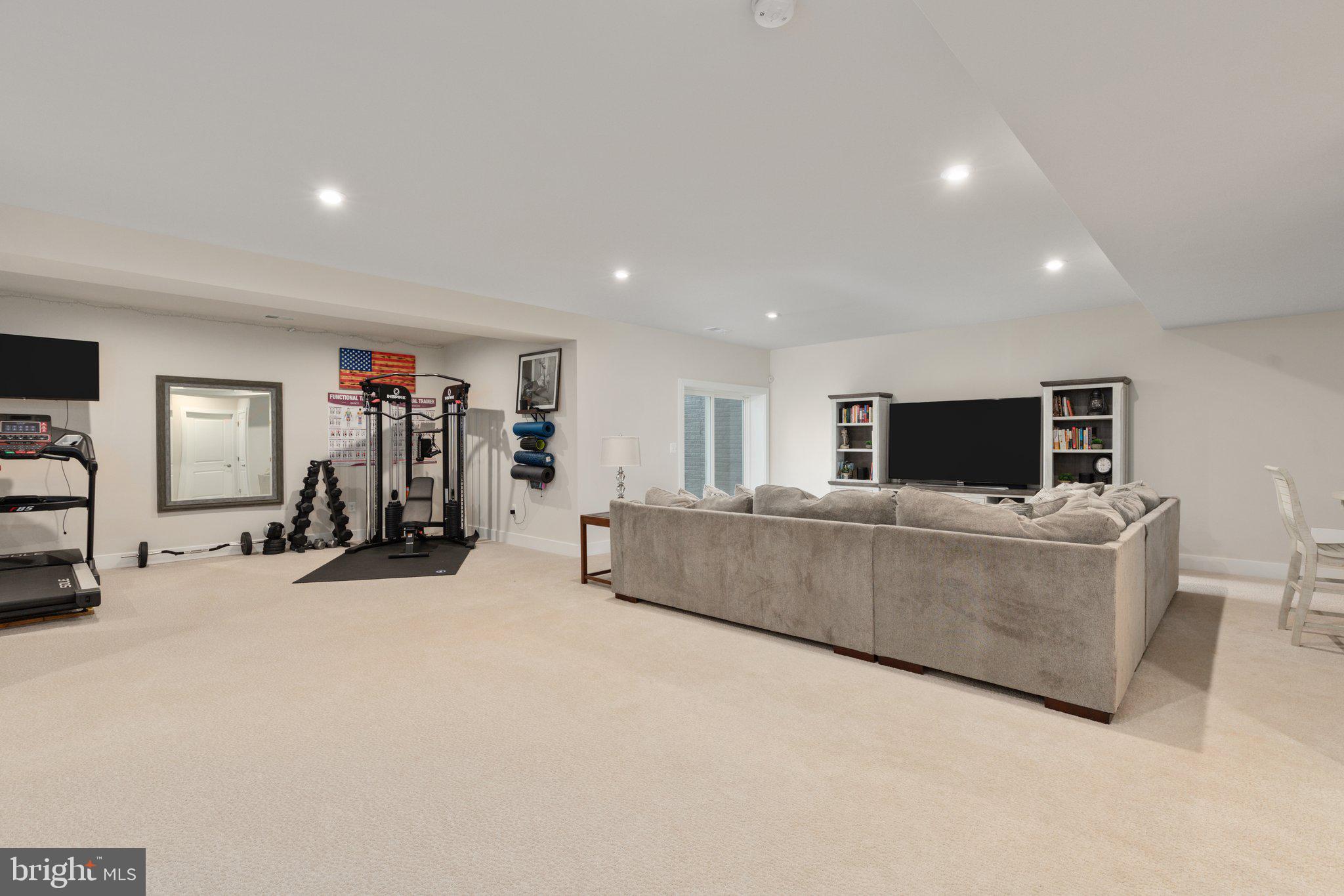 WHITE OAKS FARM - Residential