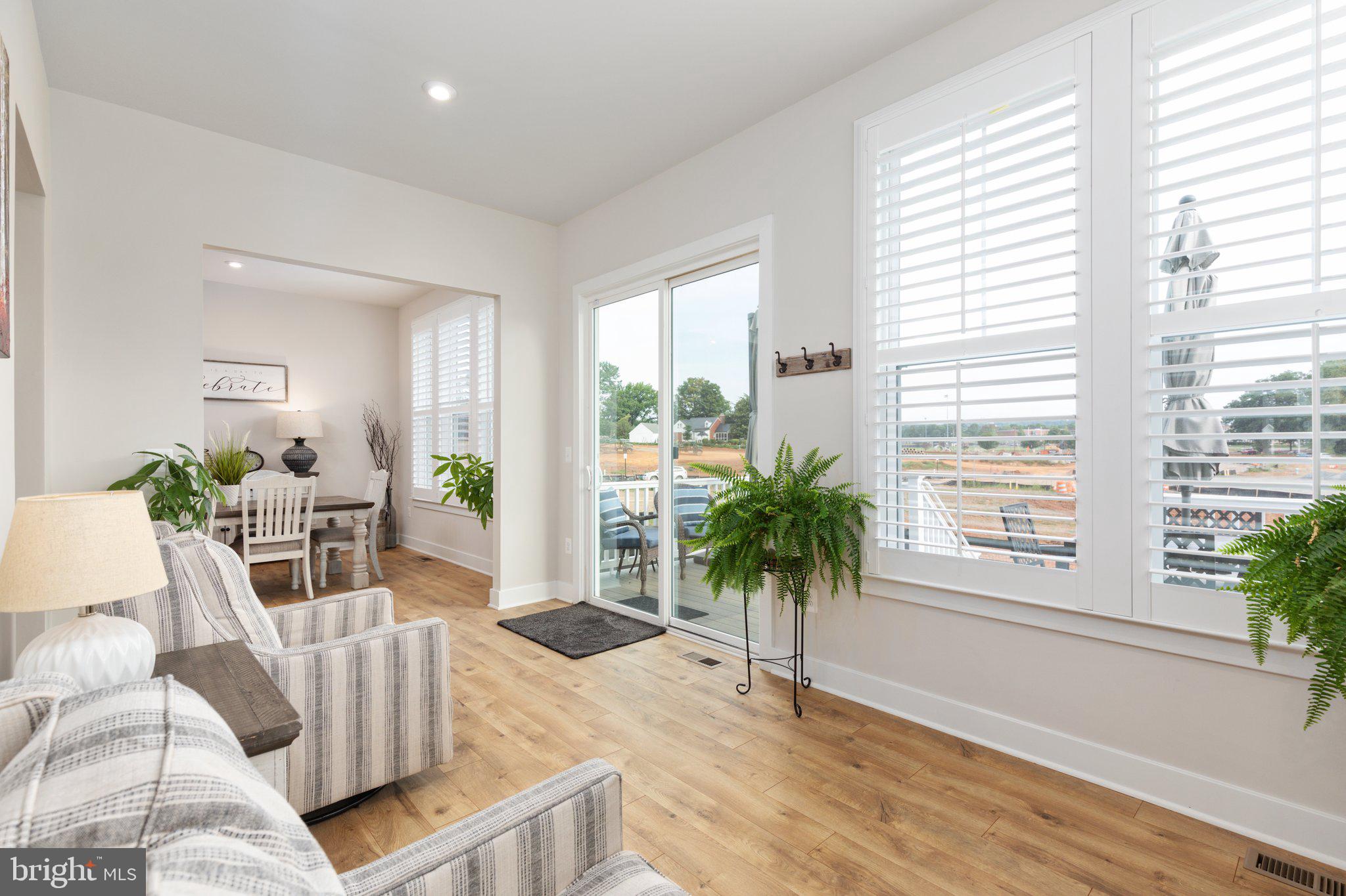 WHITE OAKS FARM - Residential