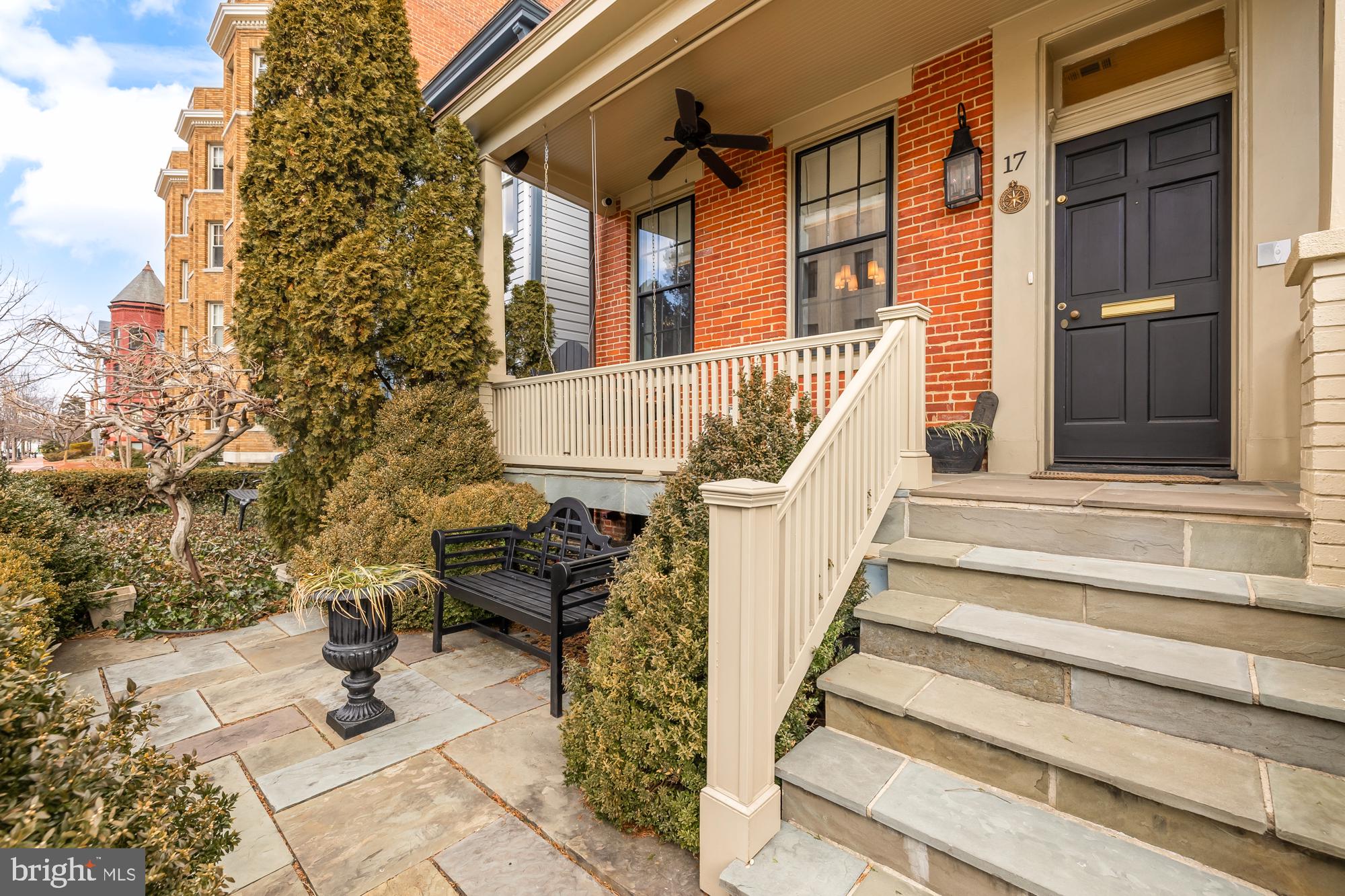 17 2ND STREET NE