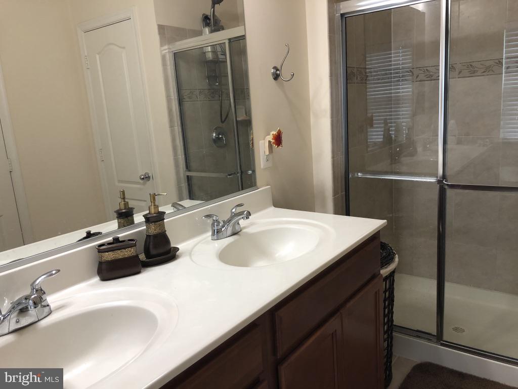 LEAMAN FARM - Residential Lease