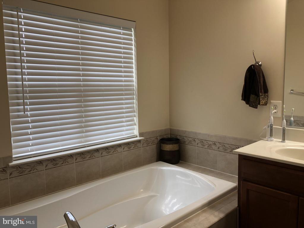 LEAMAN FARM - Residential Lease