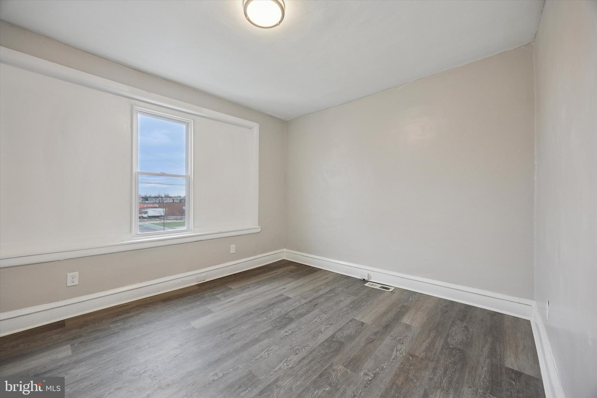 ELMWOOD PARK - Residential